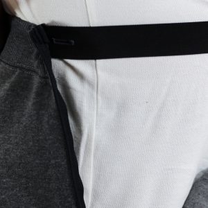 Pantalón hombre adaptado detalle