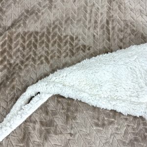 manta borreguillo con bolsos